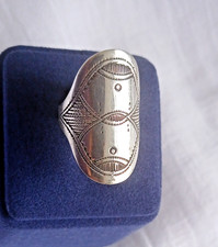 bague chevalière phalange