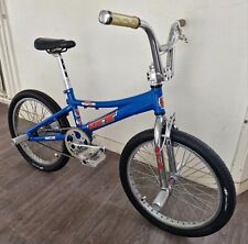 bmx gt show 1999 avec stikers 1998