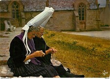 Métiers - Artisanat - Dentelle - Bretagne - Vieux métiers, travail minutieux des