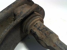 Triangle superieur avant droit NISSAN VANETTE 1