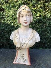 BUSTE JEUNE FEMME  en terre