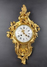 Cartel d'applique en bronze doré de style Louis XV rocaille