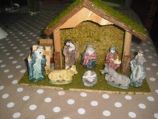 Crêche lumineuse grands santons résine