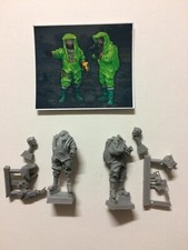 1/35 FIGURINES RESINE 35336 : 2 MILITAIRES TENUE PROTECTION NBC MAIM A CONFIRMER