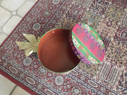 Round hat box shabby - hat,