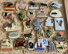 Lot De 26 Pin's TAUROMACHIE TORERO Taureau Feria Nîmes Espagne Arènes Dont Rares