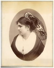 France, Arles, jeune arlésienne Vintage albumen print Tirage albuminé  28,5x