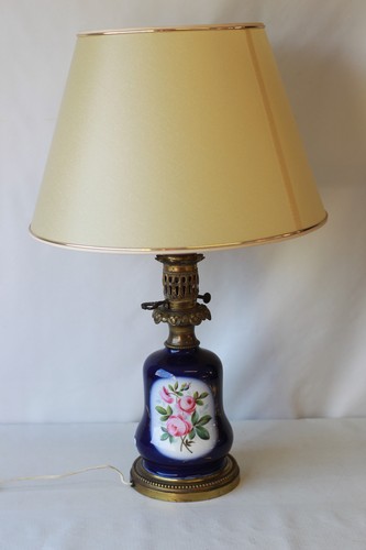 Lampe pétrole porcelaine - à,