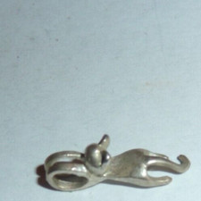 pendentif chat design en métal dans le gout des bijoux Jourdan,trés élégant!