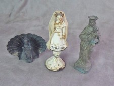 TROIS FIGURINES RELIGEUSES