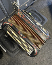 Accordéon maugein Frere Avec Vieille Partitions Et Leur Boîte