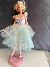 Barbie  danseuse étoile , 1993 MATTEL - avec son socle