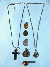 LOT DE BIJOUX /MEDAILLES