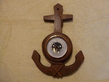 BAROMETRE DE PRECISION FORME  D'ANCRE MARINE En Bois HT 31,5 cm Lg 21,5 cm