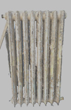 Radiateurs Ancien Fleuri  En Fonte de fer huit lames . XX siècle .