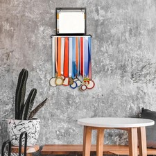 Porte-médailles mural