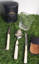 Coffret couverts voyage Napoléon III et 3 assiettes automobile quadricycle..