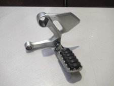 Platine repose-pied avant