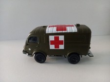 RENAULT R2087 AMBULANCE.  1/43. DIREKT. BOITE. 12CM X 4,5 CM. 