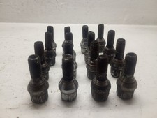 Goujon de roue jante tôle