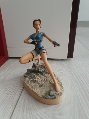 Figurine atlas tomb - -, raider