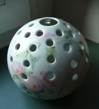 PIQUE FLEURS EN PORCELAINE DE LIMOGES