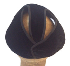 Petite coiffe ancienne en velours noir