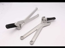 repose pied arriere avec support platine ktm 690 smcr