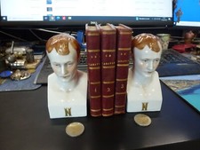 serres livres aux bustes