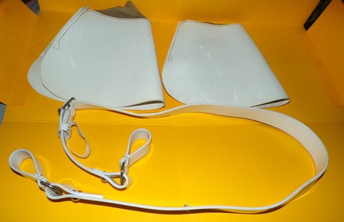 Baudrier blanc avec une - une, paire