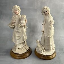 2 statuette figurine jeune fille Capodimonte A. BELCARI circa 1985 H.~ 20cm