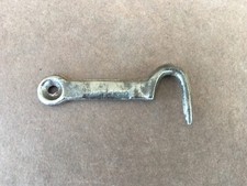 Ancien petit crochet métal /