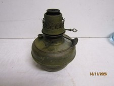 ancienne  lampe a petrole en laiton