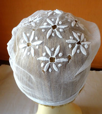 Coiffe Tourangelle ancienne en tulle brodé