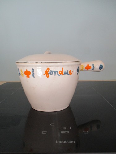 Creuset poelon fondue - le, a