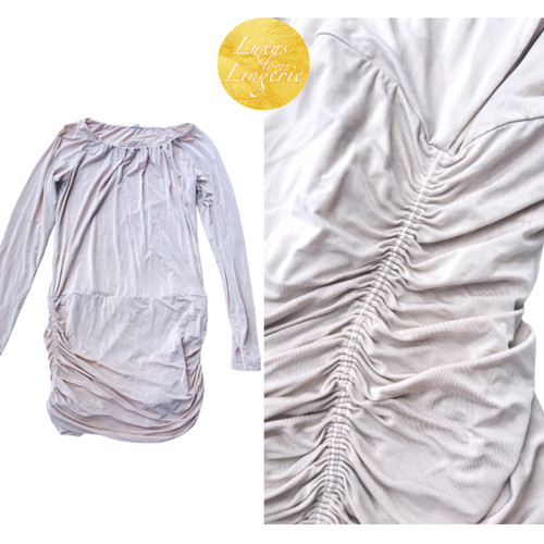 Robe rassemblée par - rassemblée,