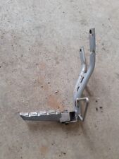 Platine de repose pied