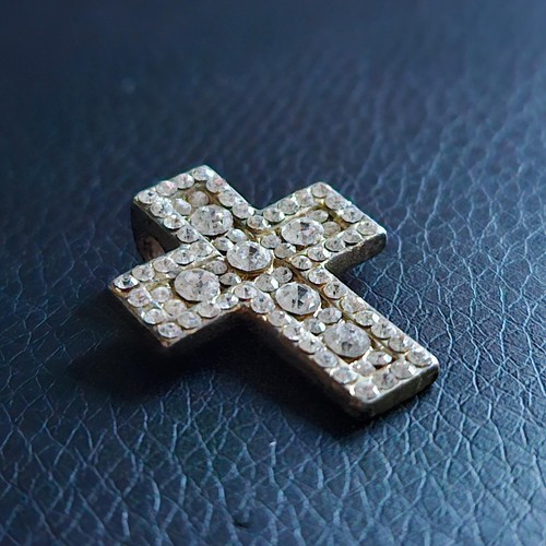 Croix pendentif serti - , de