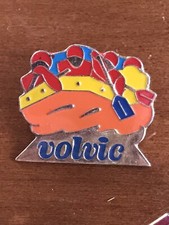 Lot De 6 Pin’s Sport Volvic Rafting, Ski, Planche À Voile, Canoë, VTT, Escalade