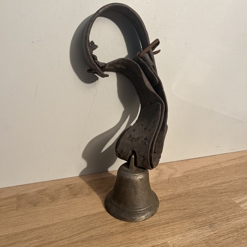 Ancienne petite cloche - ancienne, de
