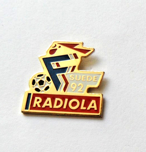 Pin radiola fff football - pin's,
