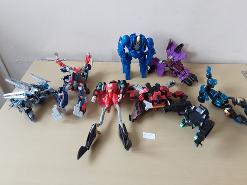 Lot figurines robot - de,