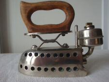 Ancien petit fer a repasser de voyage à alcoole