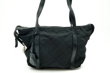 PRADA Sac Triangulaire Plaque Quilting Tissu Nylon Noir