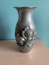 Vase Art nouveau en Etain Signé L.bessa - Motifs floral