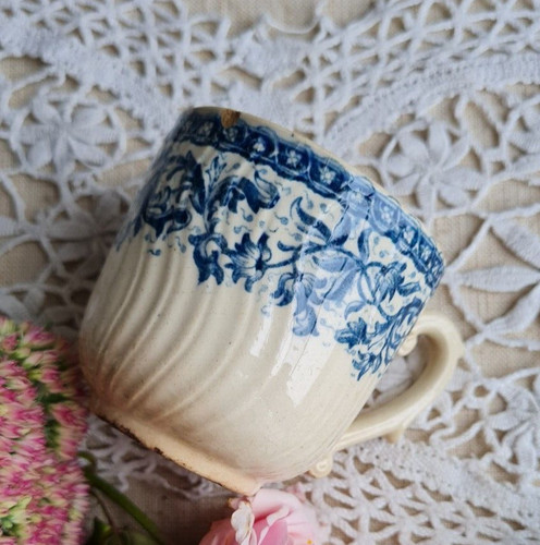 Ancienne tasse cafe - ancienne, terre