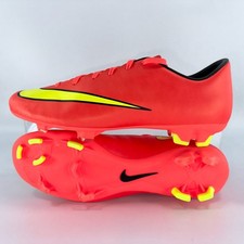 Crampons de football rouges