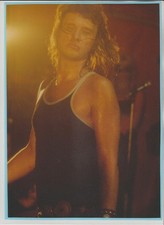 JOHNNY  HALLYDAY   N° 160 : PHOTO DE MAGAZINE  PLASTIFIEE .