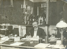 Le Ministre de la Guerre Adolphe Messimy à son bureau rue St Dominique en 1912