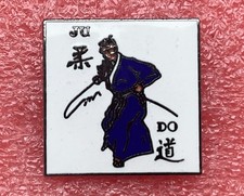 T20 Pin's Judo JU DO Kanji Winner Vintage Martial Arts Badge Japan 1990s Bleu